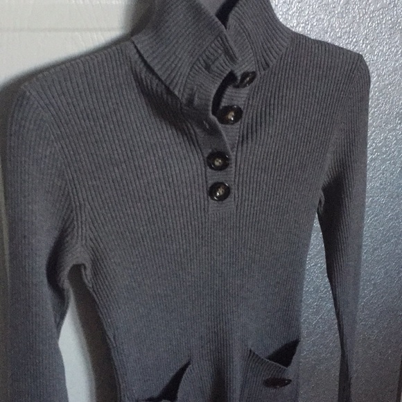Gray v-neck button up sweater - Picture 2 of 5